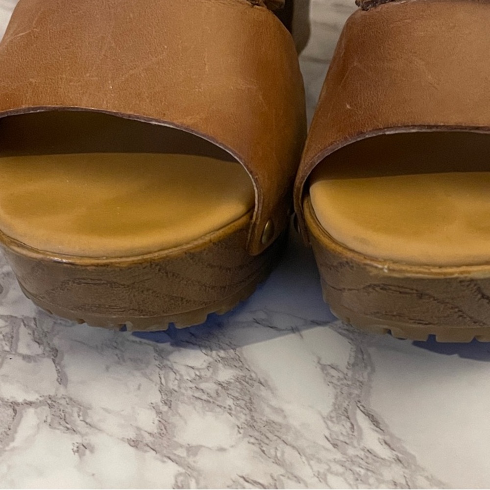 Korks Kristin 4 “ heel 1” platform tan sandals - Picture 4 of 10